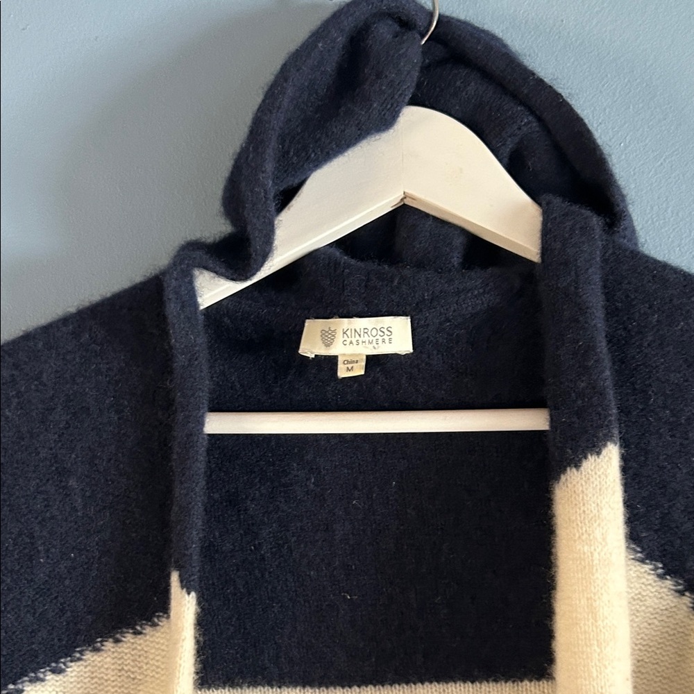Kinross Cashmere Women's Navy and Cream Cardigan